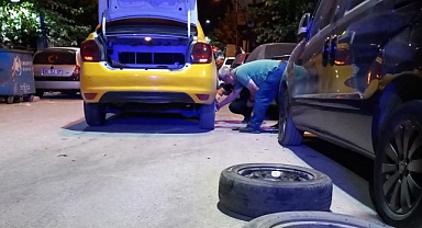 Manisa'da Taksinin Lastikleri Patlatıldı: Şüpheliler Kaçtı