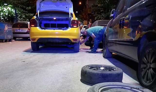 Manisa'da Taksinin Lastikleri Patlatıldı: Şüpheliler Kaçtı