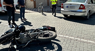 Motosiklet ile otomobil çarpıştı 1 kişi yaralandı