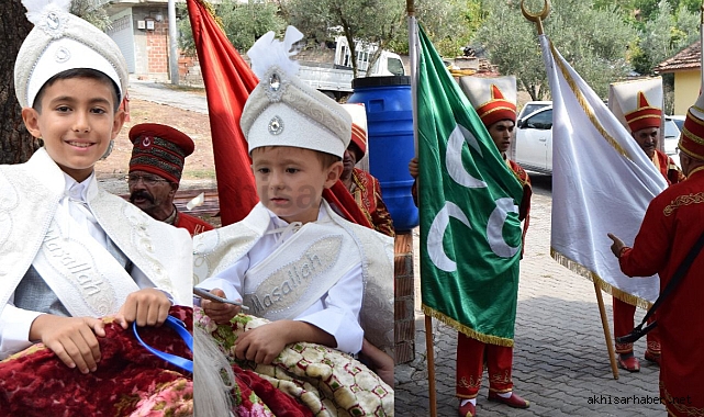 Tahsin ve Berk'in sünnet töreni çok renkli geçti