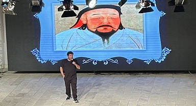 Türkiye'nin en ilginç tarih öğretmeni Cumhur Sarı Akhisar'da sahne aldı