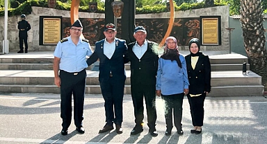 Verdiği hukuk mücadelesini kazanan gaziye rozeti takıldı