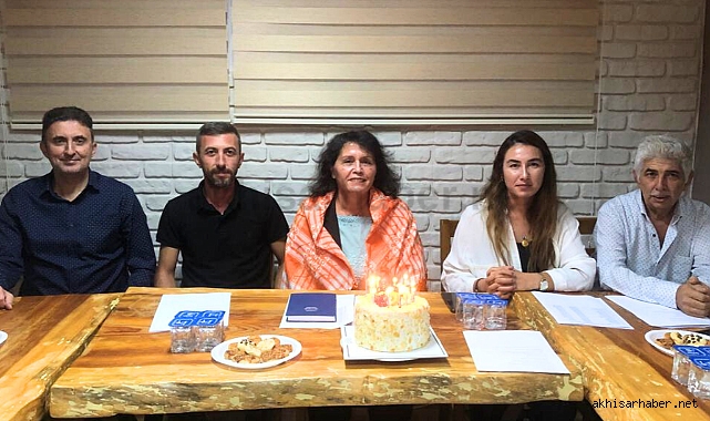 Akhisar Balıkesirliler Derneği Başkanı Perihan Deniz oldu