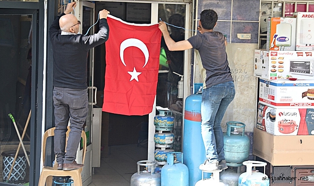 Akhisar Belediyesi 100. Yılında Şehri Bayraklarla Donatıyor