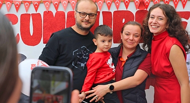 Akhisar Belediyesi Mahalle Kreşleri Miniklerinden 100. Yıl coşkusu