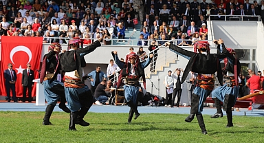 Akhisar Cumhuriyetin 100.yılını kutladı