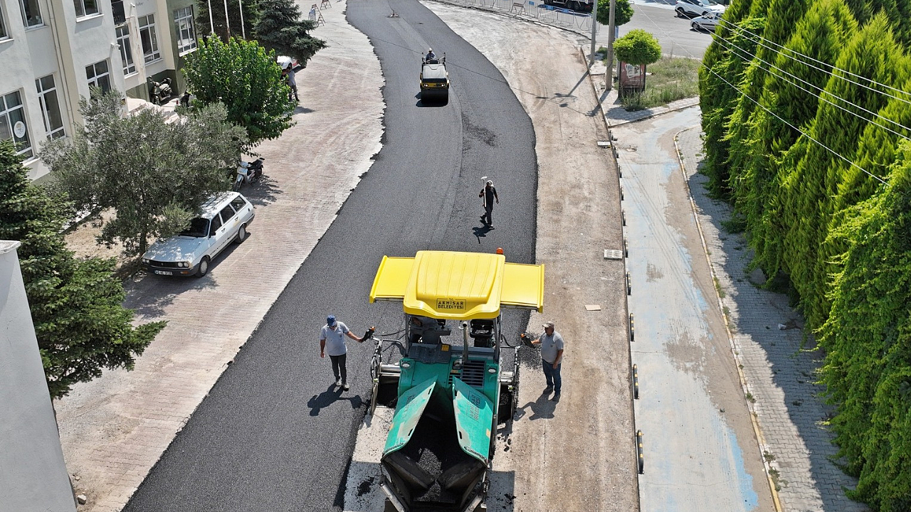 Akhisar'da Asfalt Devrimi: 15 Yılda Yapılmayan 5 Yılda Yapıldı