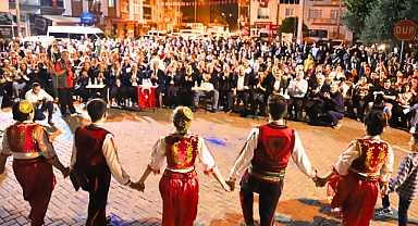 Akhisar'da Cumhuriyetin 100.yılına yakışır bir gece yaşandı