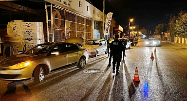 Akhisar'da denetimlerde 2 aranan şahıs ve 1 kuru sıkı silah yakalandı