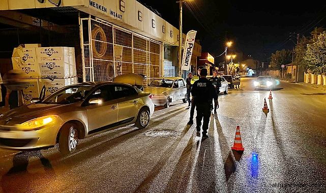 Akhisar'da denetimlerde 2 aranan şahıs ve 1 kuru sıkı silah yakalandı