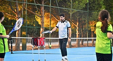 Akhisar'da Gençler Tenis Kortunda Antrenmanlara Başladı
