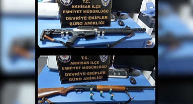 Akhisar'da İki Şahsın Üzerinden Tüfek ve Dolu Kartuşlar Çıktı