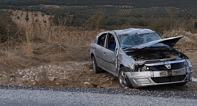 Akhisar’da mıcıra kapılan araç yoldan çıktı