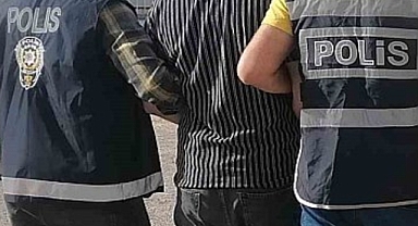 Akhisar'da polis 27 yıl kesinleşmiş cezası olan şahsı yakaladı