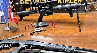 Akhisar'da Polisin Yakaladığı Şahsın Üzerinden Cephanelik Çıktı