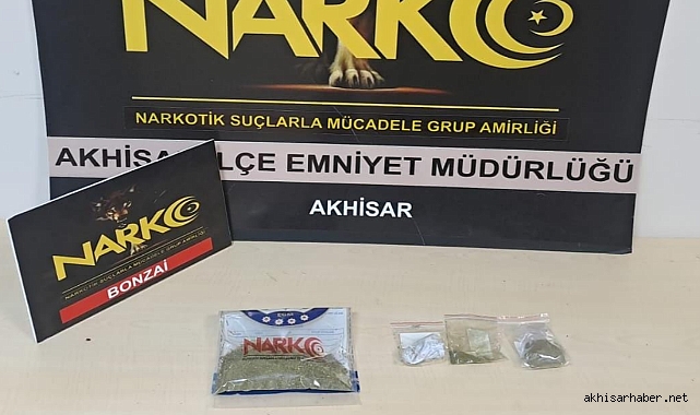 Akhisar'da şüphelinin üzerinde ve evinde uyuşturucu maddeler çıktı