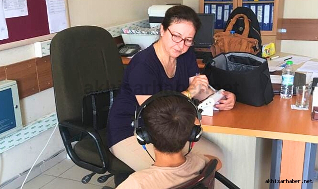 Akhisar'daki Okullarda İşitme Taramaları Sürüyor