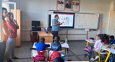 Akhisar İlçe Sağlık Müdürlüğü'nün Ağız ve Diş Sağlığı Eğitimleri Okullarda Devam Ediyor