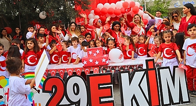 Akhisar Tıfıl Anaokulu Öğrencileri Türkiye Cumhuriyeti'nin 100. Yılını Kutladı