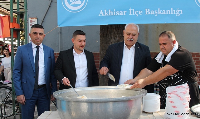 Akhisar Ülkü Ocakları, Cumhuriyetin 100. Yılında Pilav Hayrı Düzenledi