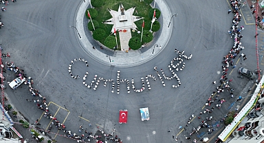 Akhisarlılar Cumhuriyetin 100. Yılını Zeybek Oynayarak kutladı
