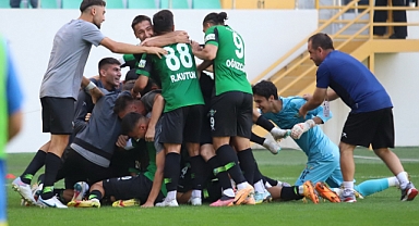 Akhisarspor evinde Bayburtspor'u 2-0 yendi