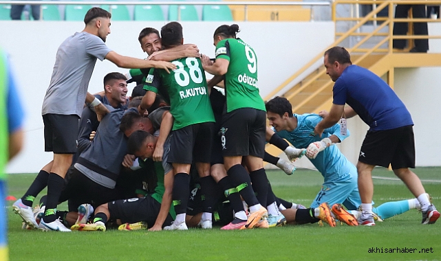 Akhisarspor evinde Bayburtspor'u 2-0 yendi