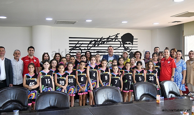 Başkan Dutlulu, Genç Basketbolcularla Buluştu