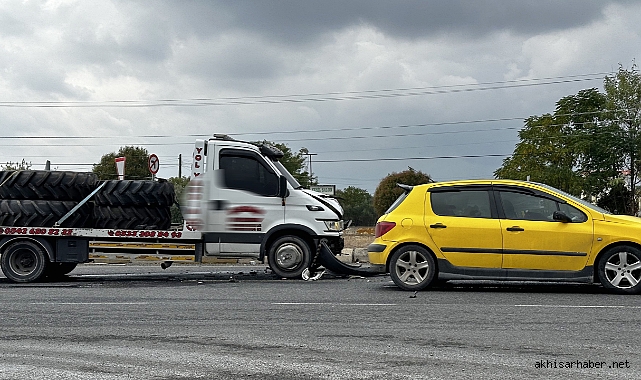 Çekici, otomobile çarptı! 1 kişi yaralandı