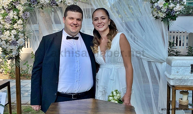 CHP'li Ensar Muştu ve Zeynep Şahin Nikah Masasında