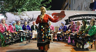 Çınarlıkapı meydanı 100.yıl coşkusuna ev sahipliği yaptı