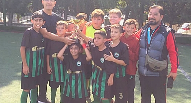Cumhuriyetin 100.yılında Ali Şefik Ortaokulu Küçük Erkek Futsal şampiyonu