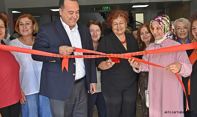 Kendin Dik Kendin Giy Adlı Giyim Sergisinin Açılışı Yapıldı