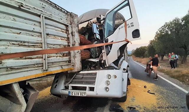 Kırkağaç ile Akhisar arasında iki kamyonun karıştığı kazada 1 kişi yaralandı