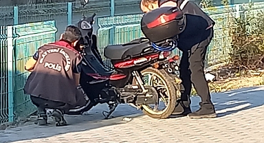 Manisa'da Çalınan Motosiklet 1 Gün İçinde Bulunarak Sahibine Teslim Edildi
