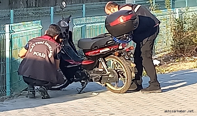 Manisa'da Çalınan Motosiklet 1 Gün İçinde Bulunarak Sahibine Teslim Edildi