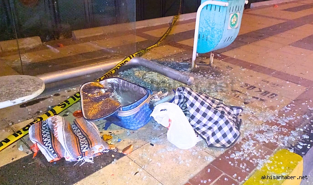 Manisa Yunusemre İlçesinde Şüpheli Paket Fünye İle Kontrollü Patlatıldı