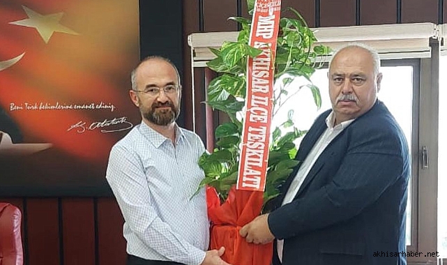 MHP Akhisar İlçe Teşkilatından yeni başhekime ziyaret