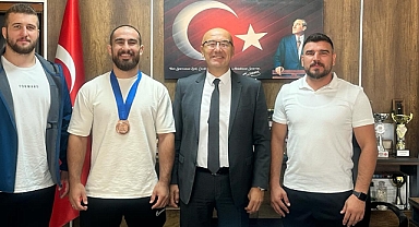 Milli Güreşçilerden Akhisar İlçe Gençlik ve Spor Müdürlüğüne Ziyaret