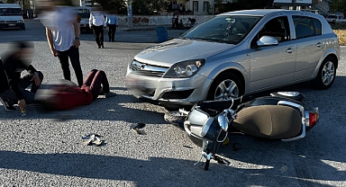 Motosiklet otomobile çarptı 1 kişi yaralandı