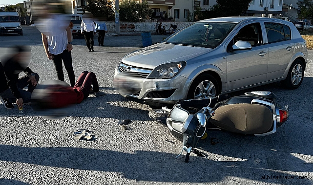 Motosiklet otomobile çarptı 1 kişi yaralandı
