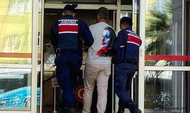 Terör örgütlerinin propagandasını yapan 1 kişiyi tutukladı