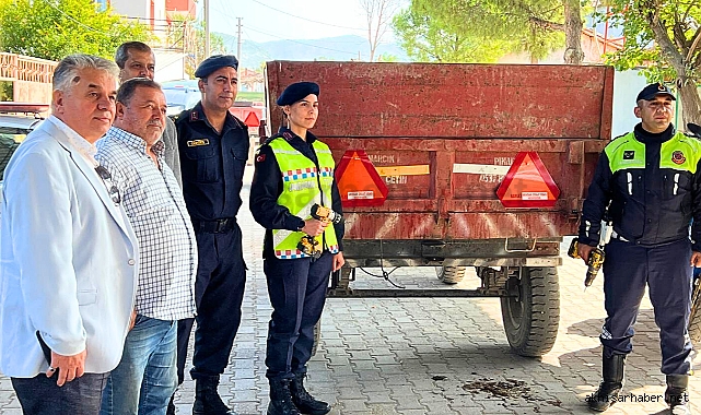 Trafikte Reflektör Tak Görünür Ol