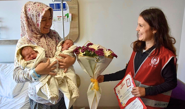 Akhisar Belediyesi'nden Minik Akhisarlı Projesiyle 7000'inci Doğum Paketi