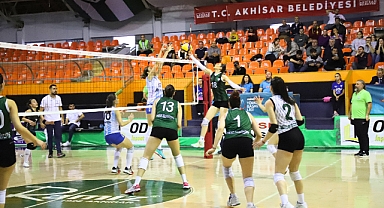 Akhisar Belediyespor Kadın Voleybol takımı Aliağa'yı 3-1 yendi