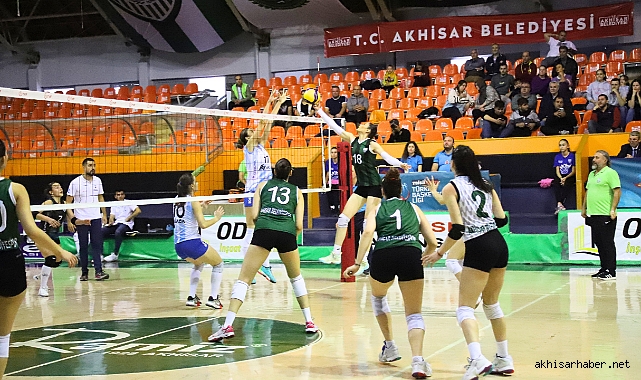 Akhisar Belediyespor Kadın Voleybol takımı Aliağa'yı 3-1 yendi