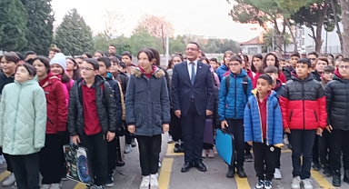 Akhisar'da ara tatil sonrası okullar yeniden açıldı