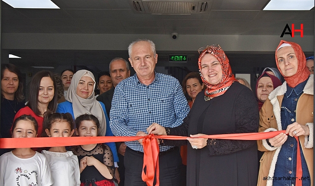 Akhisar'da Çivi ile Telin Aşkı Sergisi Kapılarını Açtı