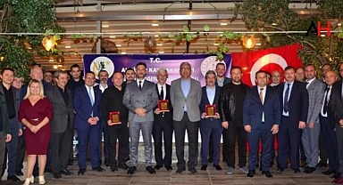 Akhisar'da emekli öğretmenlere veda gecesi düzenlendi