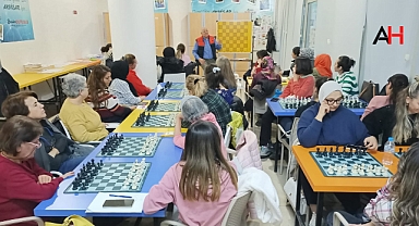 Akhisar'da Kadınlar İçin Ücretsiz Satranç Kursu Açıldı